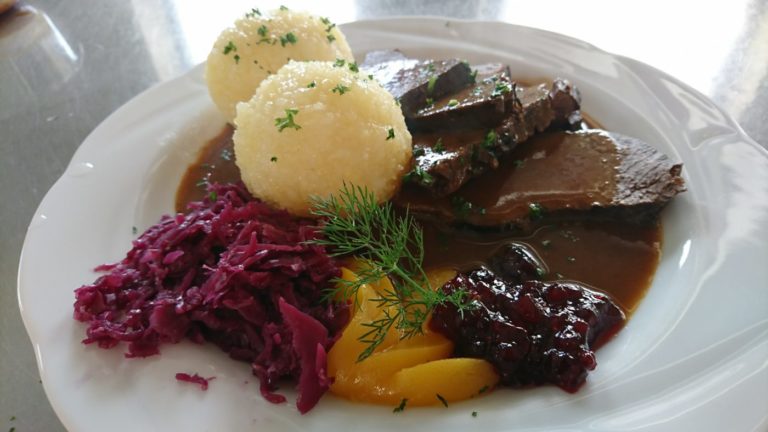 .. und verschiedene Speisen aus regionalen Produkten...